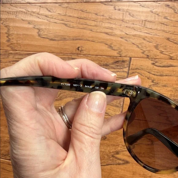 Tory Burch Tortoise Sunglasses and Orange Case - Picture 5 of 7